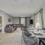 Terrace Suites-split شقة *