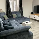 Terrace Suites-split شقة