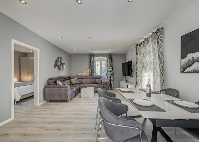 Terrace Suites-split 公寓 *