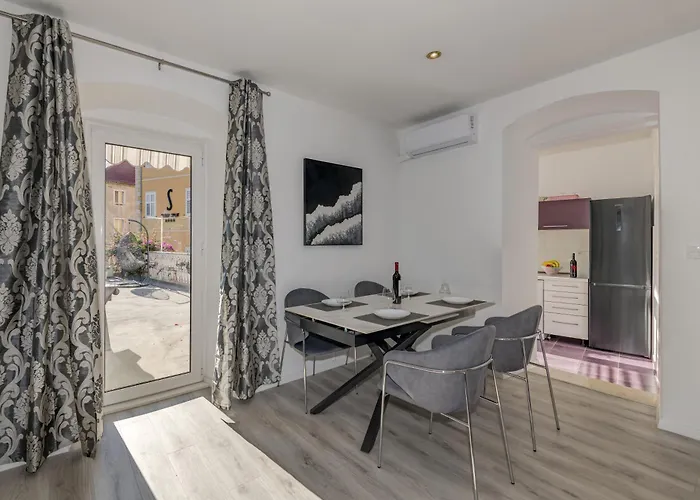 Terrace Suites-split 公寓 *